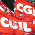 Manifestazione con le bandiere della Cgil