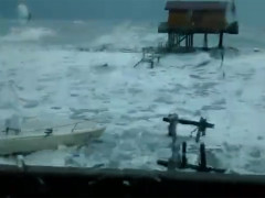 mare grosso ad Ancona, difficoltà per il transito dei treni