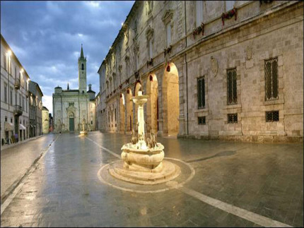 Piazza Arringo, Ascoli Piceno