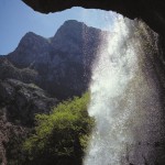 Una cascata e uno scorcio del Parco dei Monti Sibillini