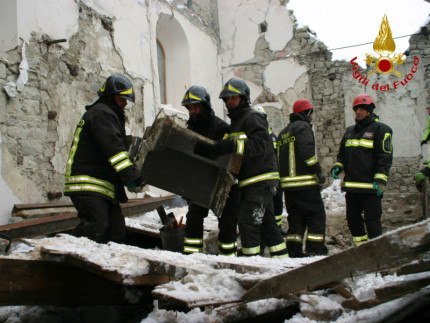 Un intervento dei Vigili del Fuoco ad Arquata del Tronto dopo il terremoto del 24 agosto e del 26-30 ottobre 2016