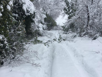 Impercorribile la strada per Monticelli, per la neve caduta abbondante