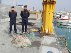 La rete da pesca abusiva sequestrata dalla Guardia costiera di San Benedetto del Tronto