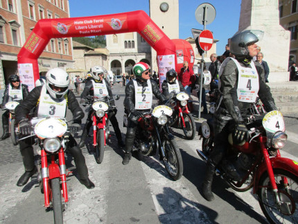 Un'edizione del motogiro d'Italia