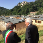 Il Presidente Sergio Mattarella con il Sindaco di Arquata del Tronto visita l'area in costruzione di zone abitative d'emergenza