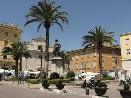 Ascoli Piceno, piazza Roma