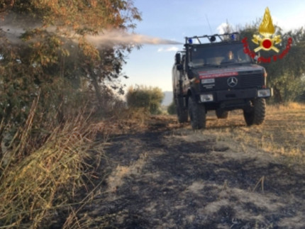 Incendio ad Appignano del Tronto, intervengono i Vigili del fuoco