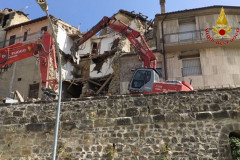 Ascoli Piceno, i Vigili del fuoco al lavoro per riaprire la strada di accesso ad Arquata del Tronto