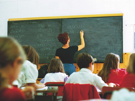 Scuola, banchi, studenti, alunni, insegnanti, lezioni