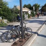 Biciclette posteggiate sul lungomare di Grottammare