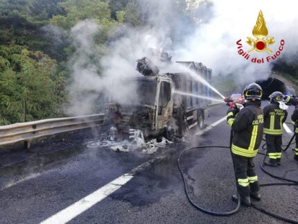 Incendio sull'A14 nei pressi di Grottammare