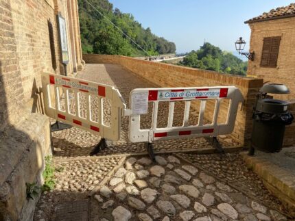 Divieto di accesso al lavatoio di Santa Lucia a Grottammare