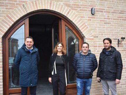 Locale in piazza dell'Aquila a Monteprandone