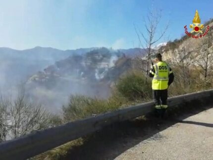 Incendio boschivo a Roccafluvione