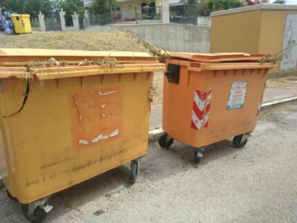 Cassonetti in uso a Grottammare