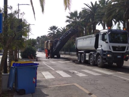 Lavori di asfaltatura sul lungomare sud di Grottammare