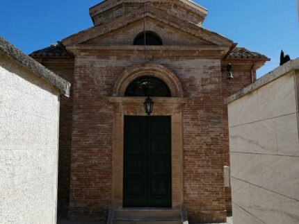 Cappellina est nel cimitero di Grottammare