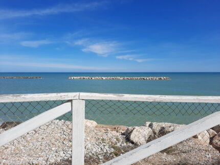 Scogliera realizzata sul lungomare nord di Grottammare