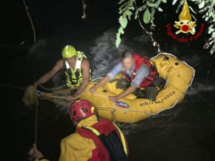 Uomo soccorso nelle acque del fiume Tronto