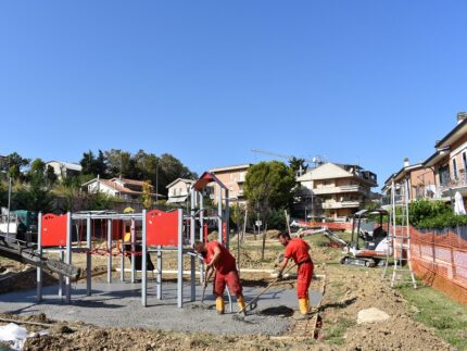 Lavori nell'area verde di via Tevere a Monteprandone