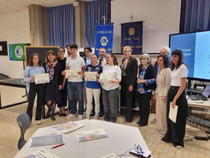 Studenti del liceo scientifico "Rosetti" che hanno preso parte al concorso "La spigolatrice di Sapri"