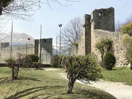 Mura castellane a Montemonaco