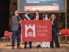 Consegna a Ripatransone della bandiera dei Borghi più Belli d'Italia