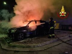 Auto in fiamme a Grottammare