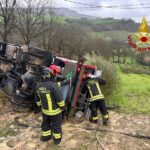 Autocisterna ribaltata a Montefiore dell'Aso