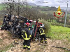Autocisterna ribaltata a Montefiore dell'Aso