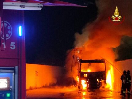 Incendio di un camion a San Benedetto