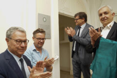 Targa dedicata a Mario Giacomelli a Palazzo delle Marche