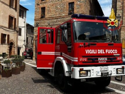 Vigili del Fuoco nel centro storico di Comunanza