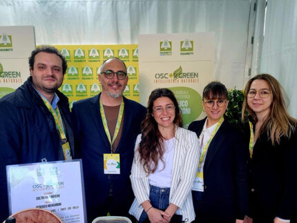 Federico Mencaroni con la presidente Gardoni e i delegati marchigiani di Giovani Impresa