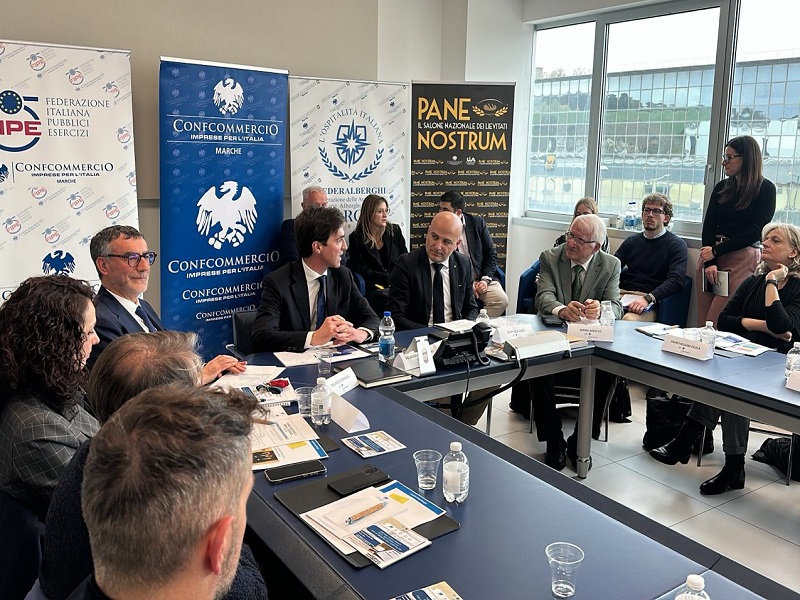 Incontro tra Federalberghi e il presidente Acquaroli