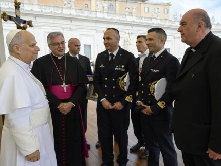 Delegazione della Capitaneria di Porto di San Benedetto in visita dal papa